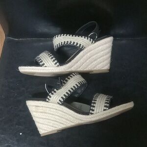 NWT'S Ladies Old Navy, Wedge, sandals size 8